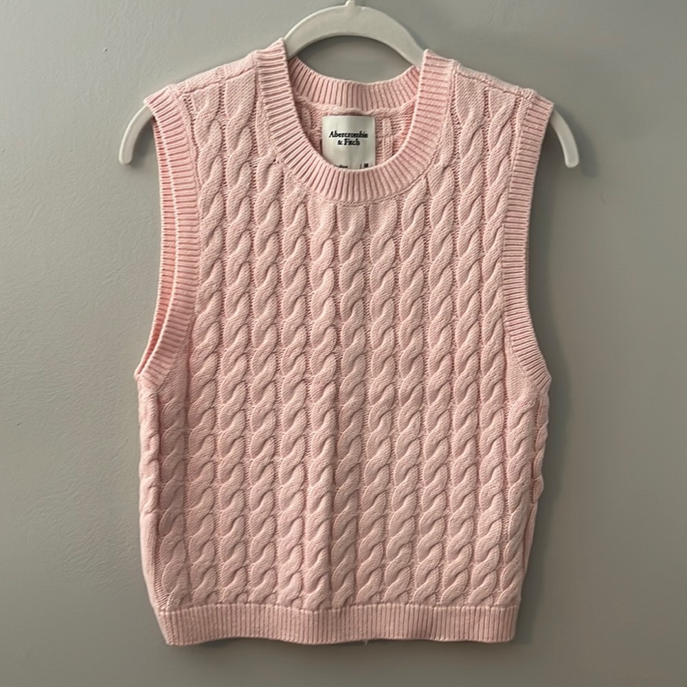 Light pink sweater vest NWT